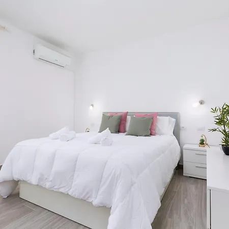 Home2book Vibrant Corralejo, Pool アパート *